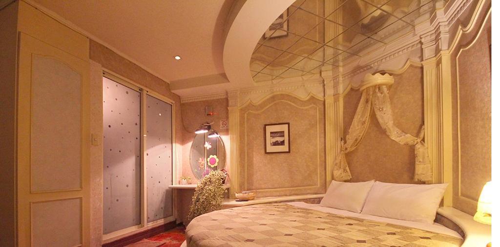 Broadway Hotel Taichung Exterior photo