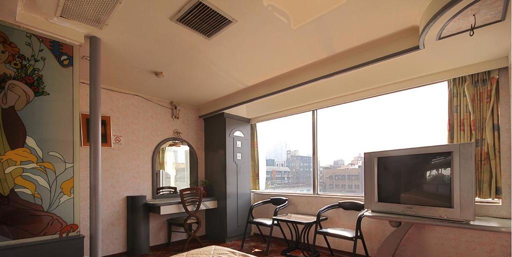 Broadway Hotel Taichung Exterior photo