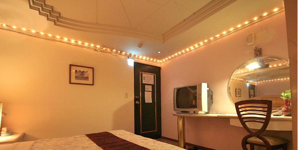 Broadway Hotel Taichung Exterior photo