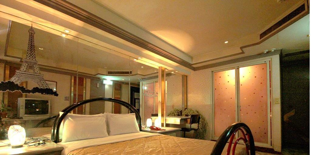 Broadway Hotel Taichung Exterior photo