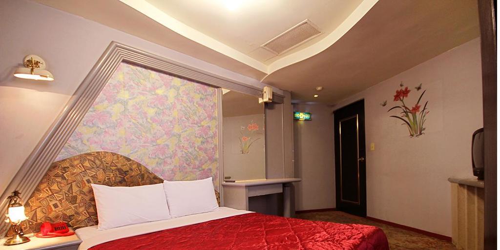 Broadway Hotel Taichung Exterior photo