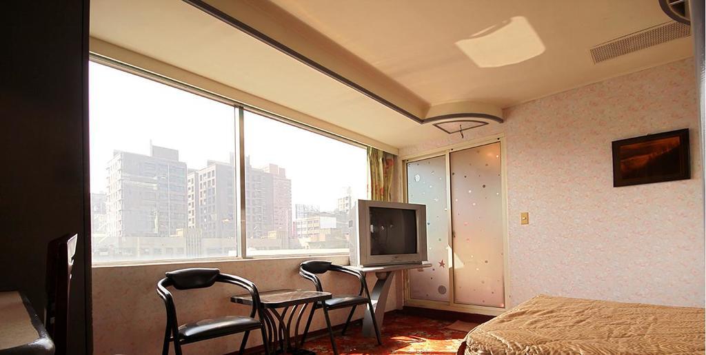 Broadway Hotel Taichung Exterior photo