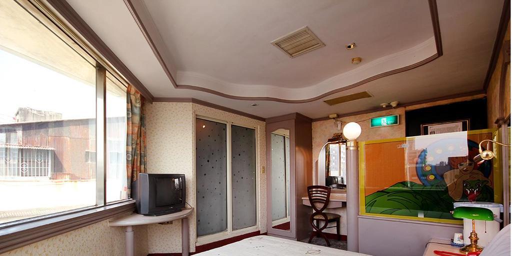 Broadway Hotel Taichung Exterior photo