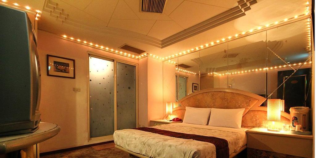 Broadway Hotel Taichung Exterior photo