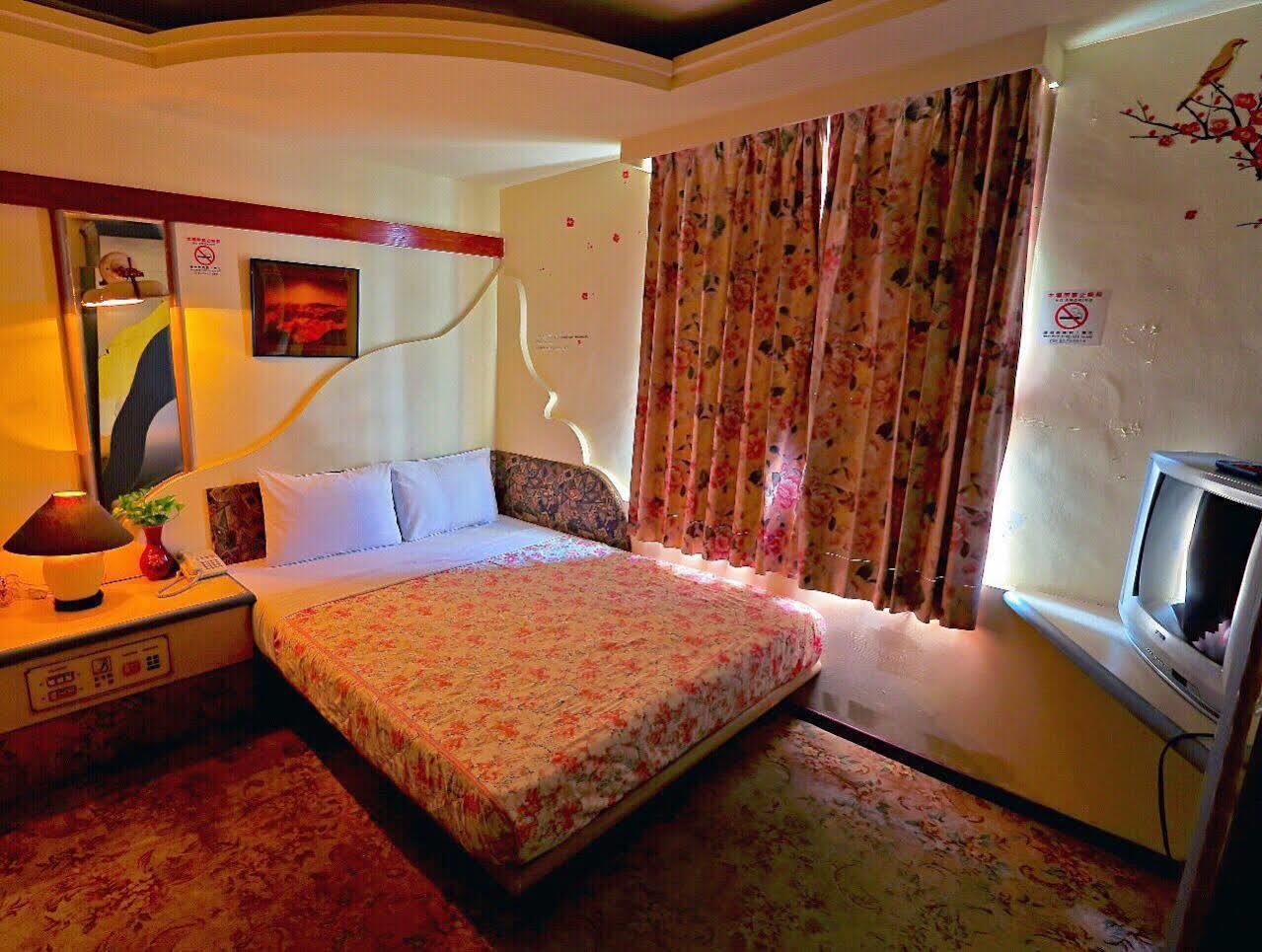 Broadway Hotel Taichung Exterior photo